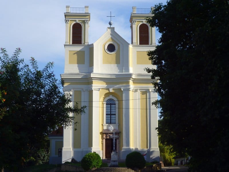 A barokk stílusú templom 1774-ben épült, részben átalakították 1888-ban.